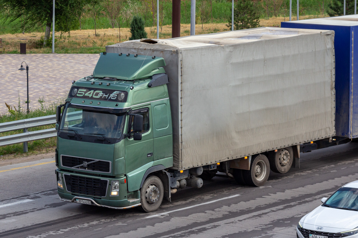 Алматы, № 301 AXZ 02 — Volvo ('2002) FH16.540