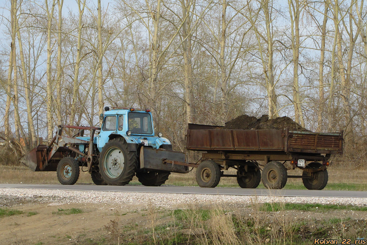 Алтайский край, № 0263 ** 22 — МТЗ-80 (общая модель); Алтайский край, № 3250 ЕВ 22 — 2ПТС-4 (общая модель); Алтайский край — Спецтехника с нечитаемыми на фото номерами