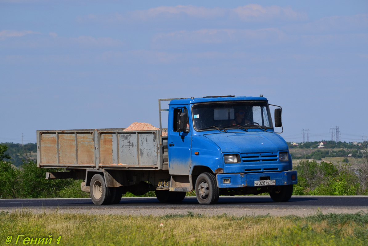 Волгоградская область, № А 028 ХЕ 34 — ЗИЛ-5301БО "Бычок"