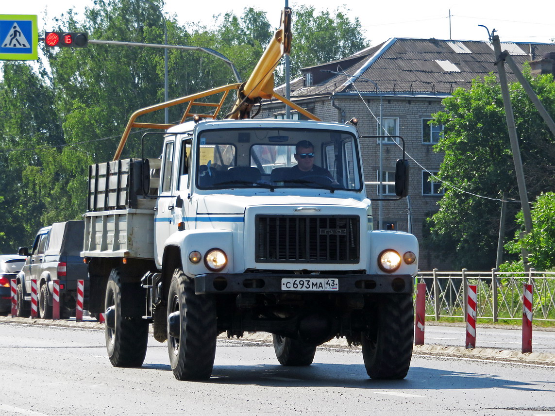 Кировская область, № С 693 МА 43 — ГАЗ-3308 «Садко»