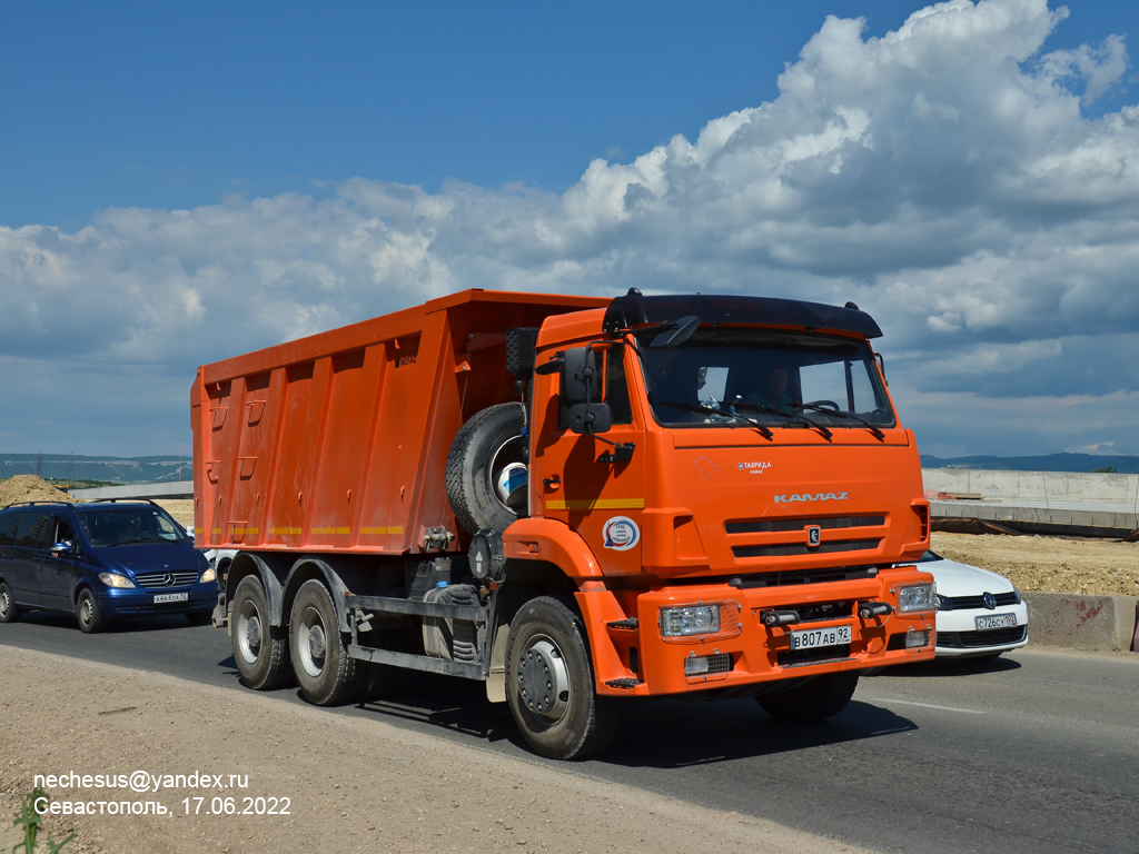 Севастополь, № В 807 АВ 92 — КамАЗ-6520-53
