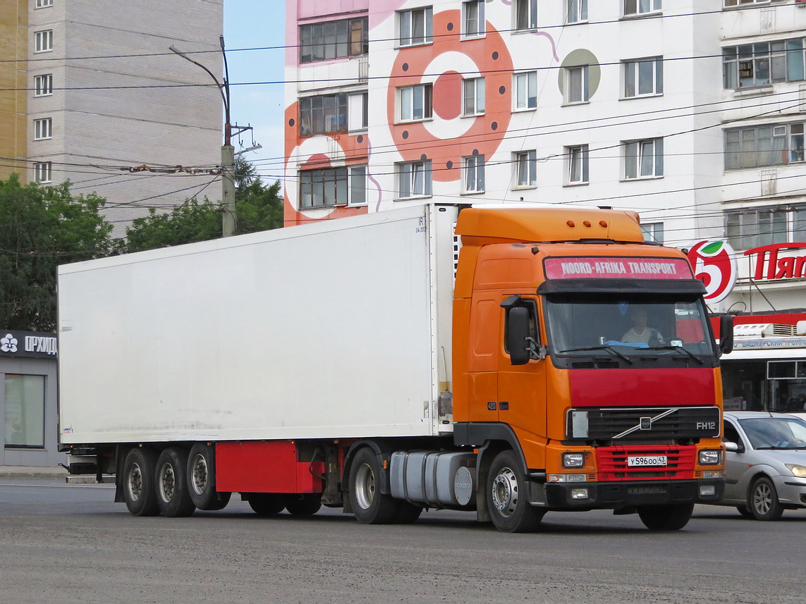 Кировская область, № У 596 ОО 43 — Volvo ('1993) FH12.420