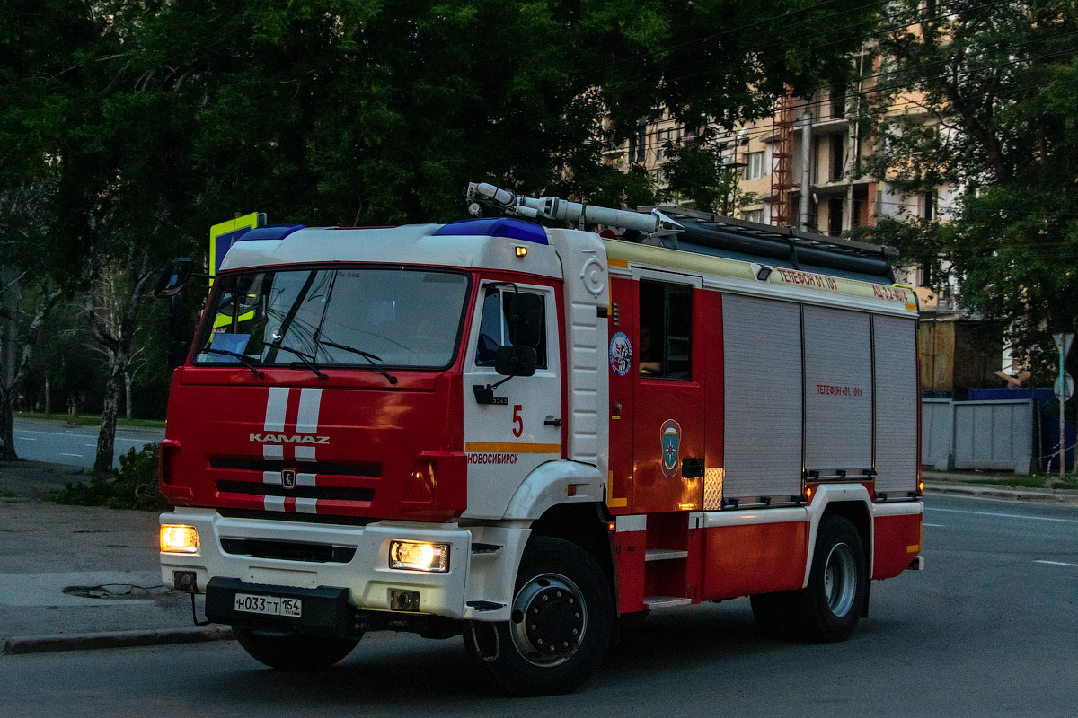 Новосибирская область, № Н 033 ТТ 154 — КамАЗ-43265-5H(56)