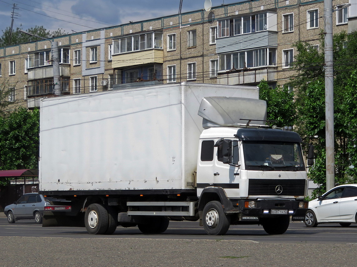 Кировская область, № В 087 ТН 43 — Mercedes-Benz LK (общая модель)