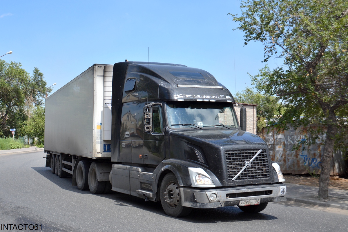 Астраханская область, № А 099 НР 30 — Volvo VNL670