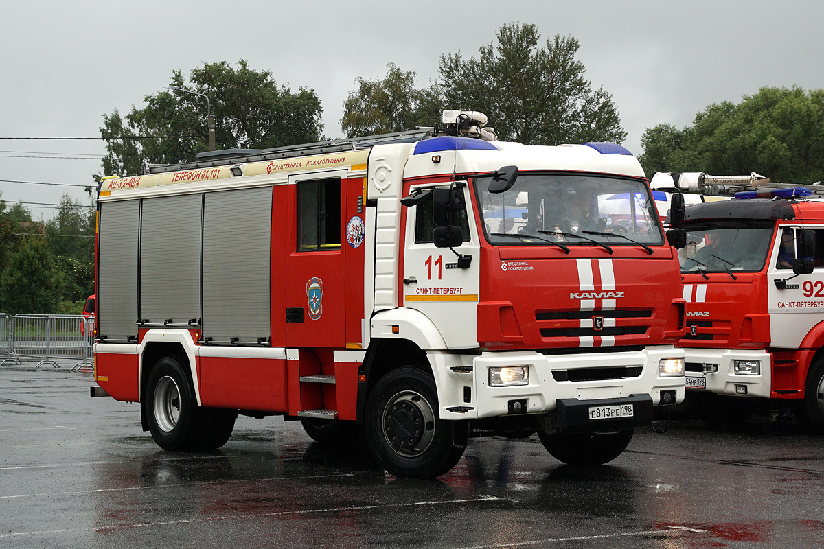 Санкт-Петербург, № Е 813 РЕ 198 — КамАЗ-43265-5H(56)