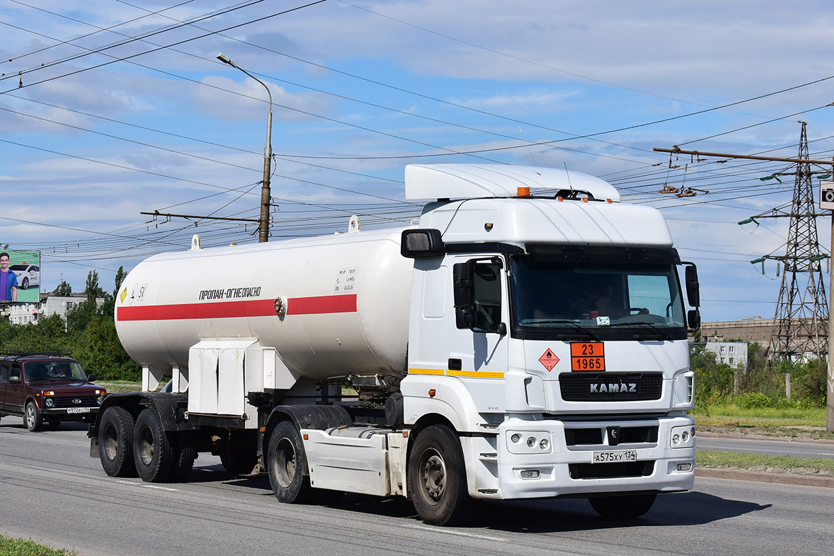 Волгоградская область, № А 575 ХУ 134 — КамАЗ-5490-T5(68)