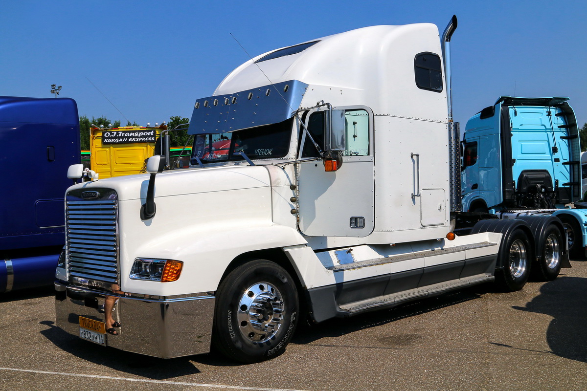 Челябинская область, № У 832 ХМ 74 — Freightliner FLD 120; Московская область — Фестиваль TruckDay 2024