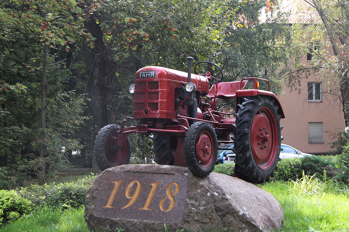 Московская область, № (50) Б/Н СТ 0088 — Deutz (общая модель); Техника на постаментах, памятники (Московская область); Транспортные средства без номеров (Московская область)