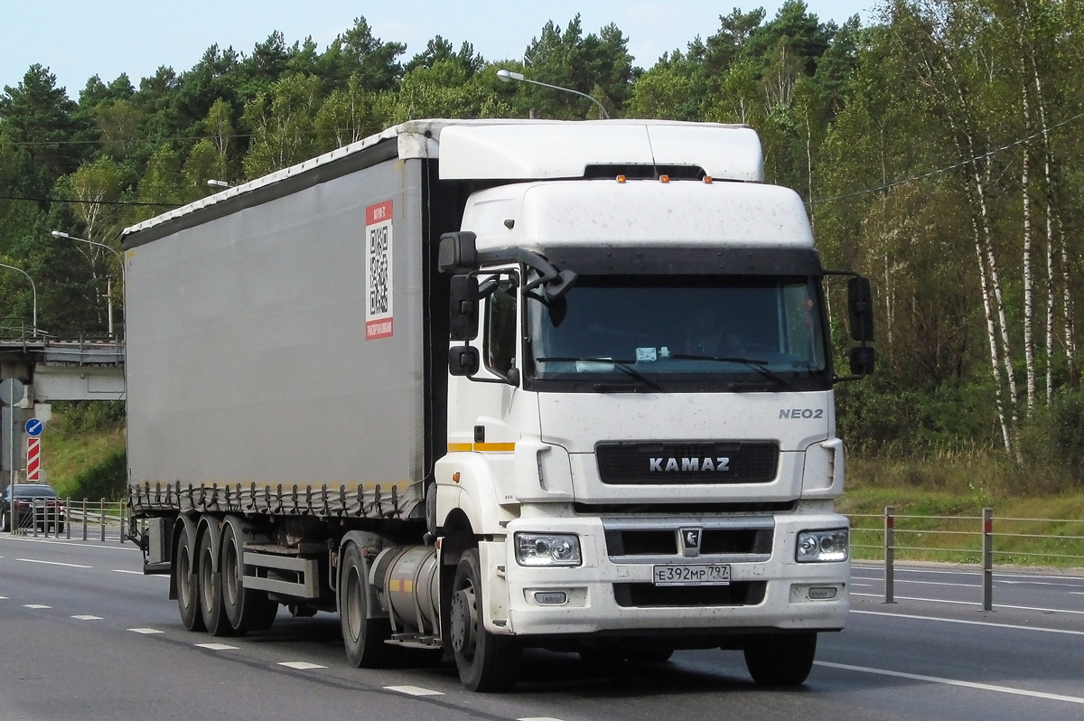 Москва, № Е 392 МР 797 — КамАЗ-5490-5P(90)