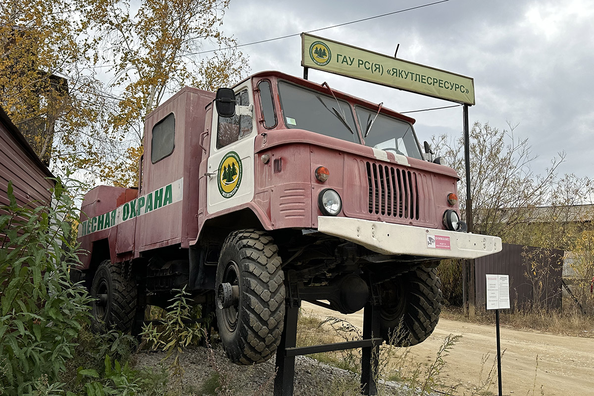Саха (Якутия), № У 643 ЕО 14 — ГАЗ-66-11; Техника на постаментах, памятники (Саха (Якутия))