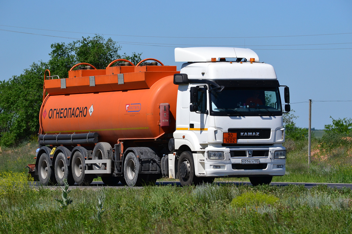 Краснодарский край, № Е 014 СХ 123 — КамАЗ-5490-S5(87)