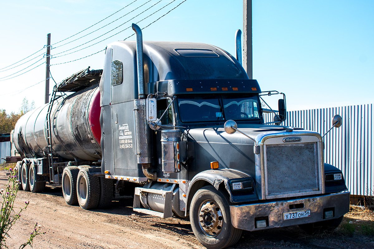Оренбургская область, № Х 737 ОН 56 — Freightliner FLD 132 Classic XL