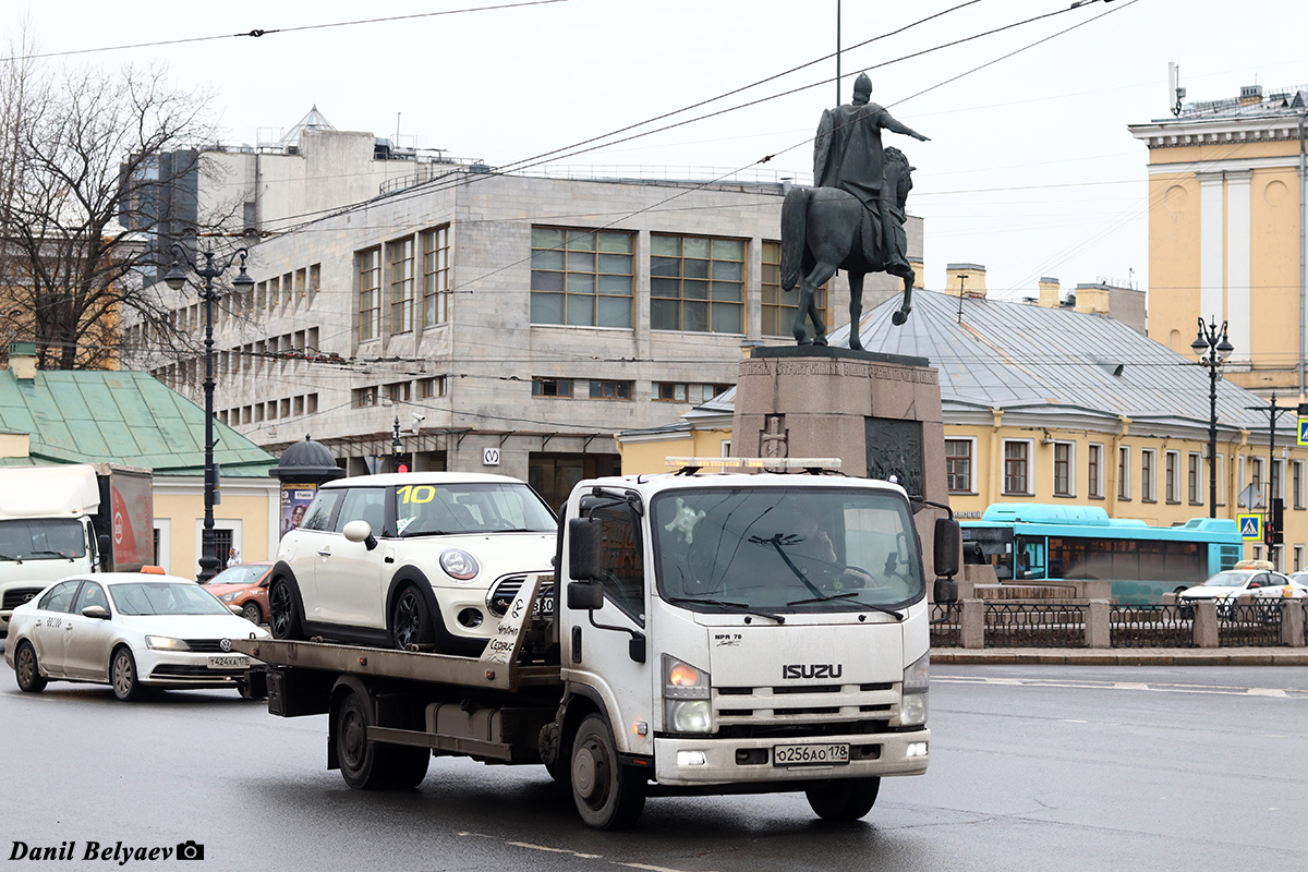 Санкт-Петербург, № О 256 АО 178 — Isuzu NPR75 [Z7X]