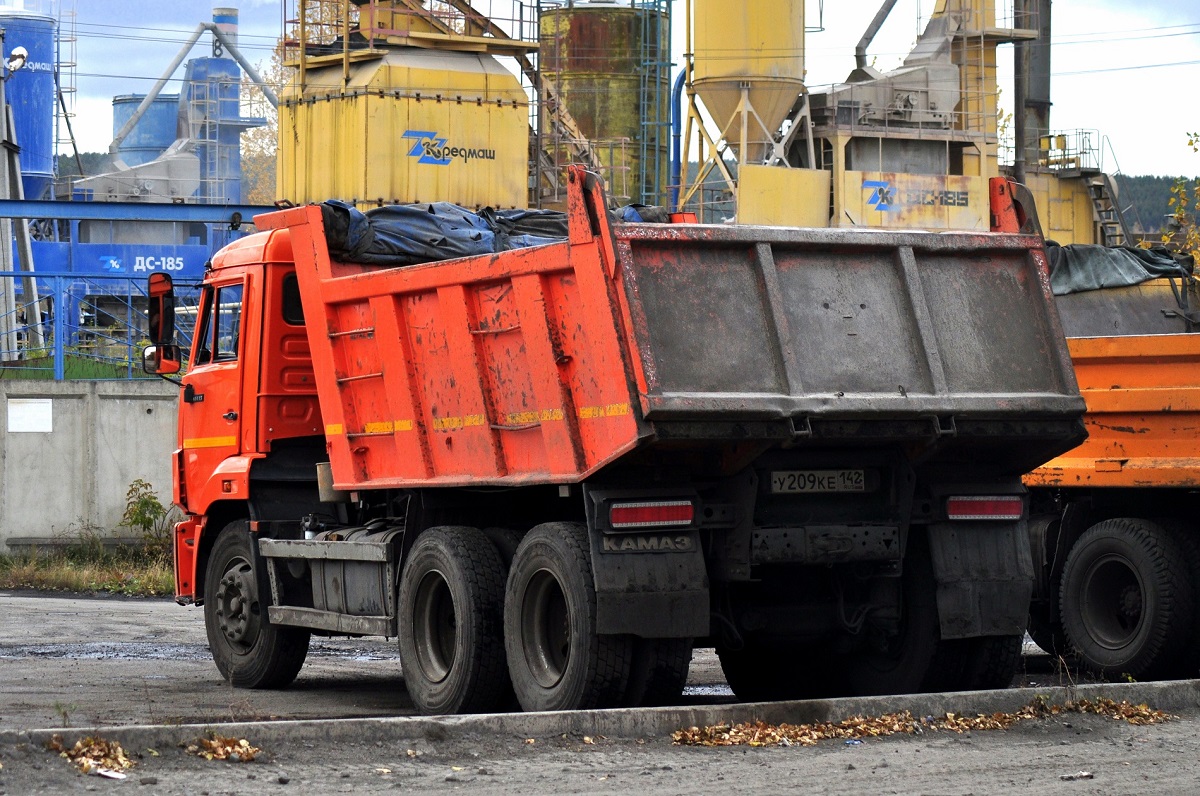 Кемеровская область, № У 209 КЕ 142 — КамАЗ-65115-L4(19)