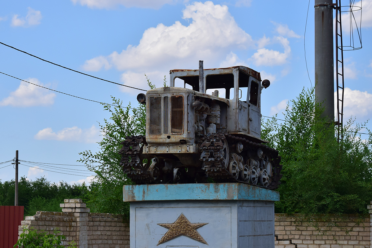 Волгоградская область, № (34) Б/Н СТ 0134 — ДТ-54 (ВгТЗ); Техника на постаментах, памятники (Волгоградская область); Транспортные средства без номеров (Волгоградская область)