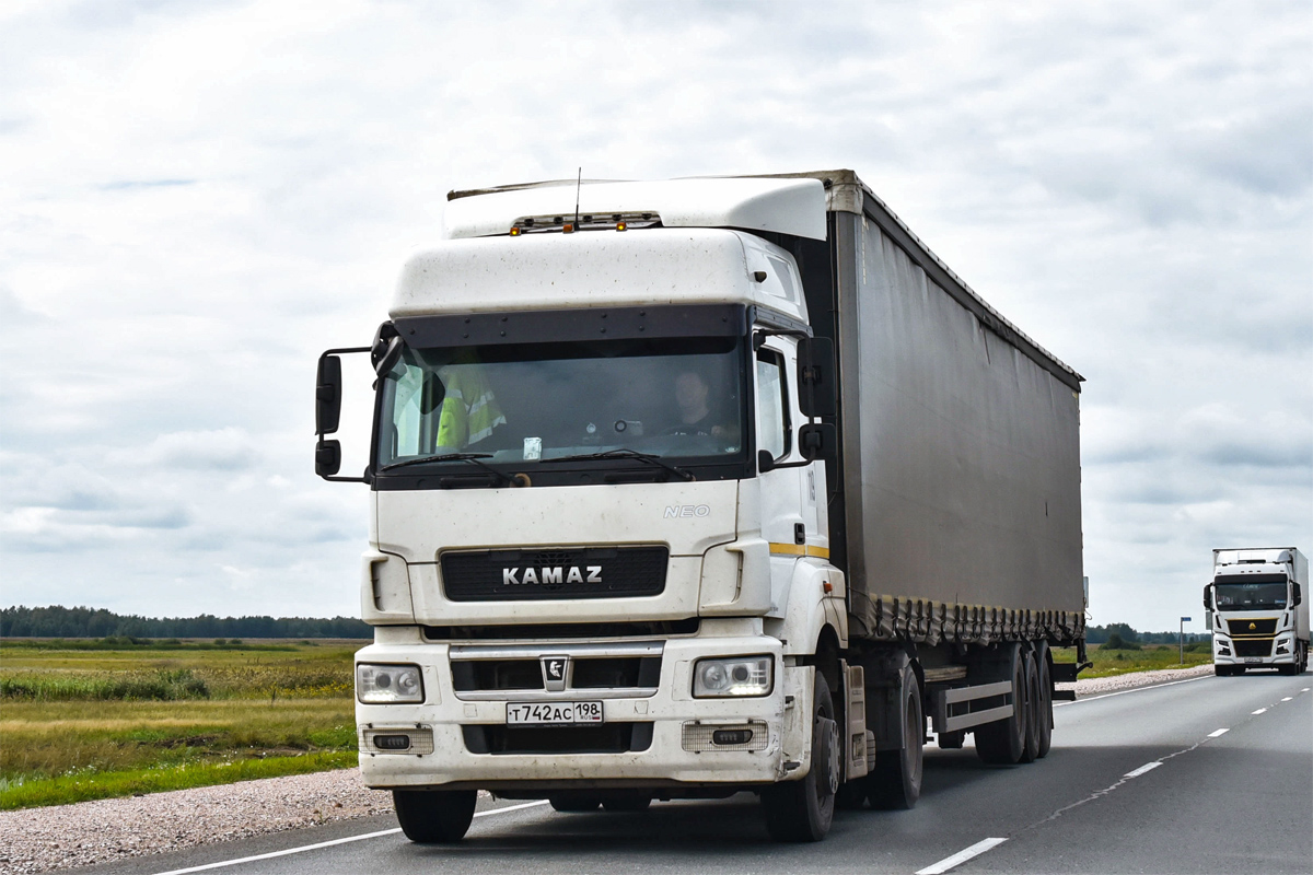 Санкт-Петербург, № Т 742 АС 198 — КамАЗ-5490-S5(87)
