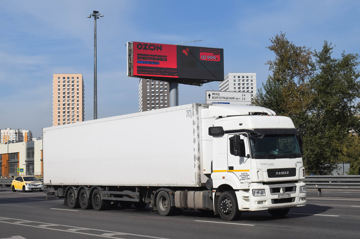 Крым, № Е 232 УК 82 — КамАЗ-5490-S5(87)