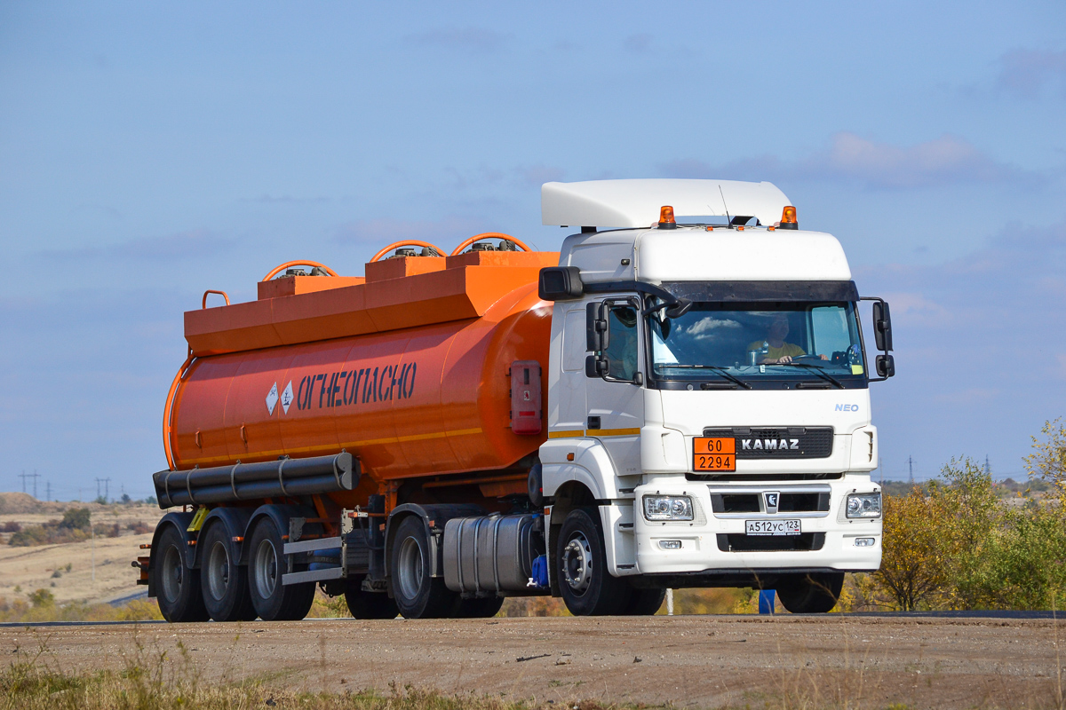 Краснодарский край, № А 512 УС 123 — КамАЗ-5490-S5(87)