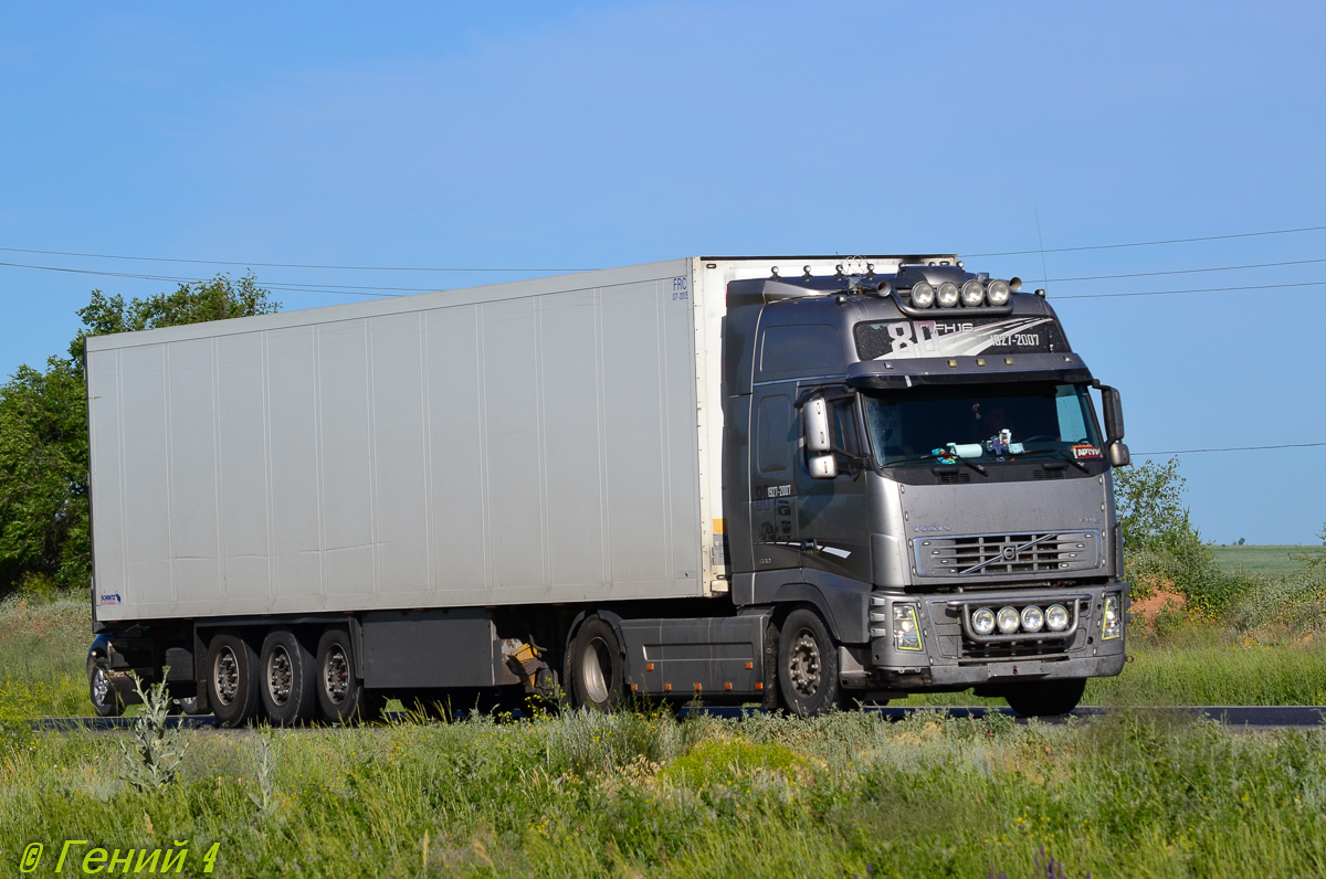 Волгоградская область — Автомобили с нечитаемыми на фото номерами; Volvo ('2002) FH "80 Years Edition" (Волгоградская область)