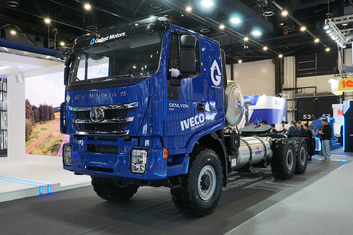 Санкт-Петербург, № (78) Б/Н 0105 — Hongyan Genlyon (общая модель); Санкт-Петербург — Автомобили без номеров; Санкт-Петербург — Новые автомобили; Санкт-Петербург — XIII Петербургский международный газовый форум (8-11 октября 2024 г.)