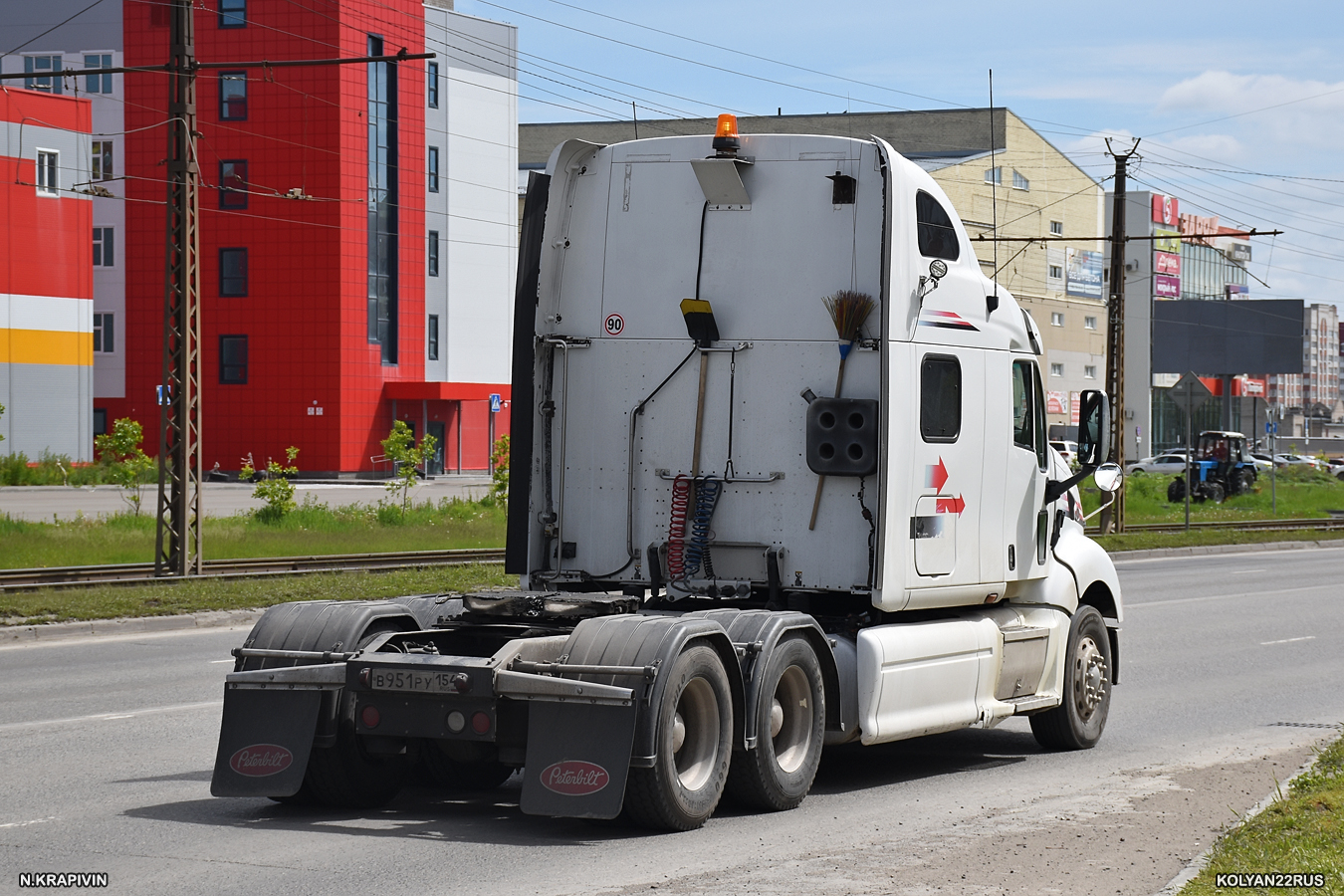 Новосибирская область, № В 951 РУ 154 — Peterbilt 387