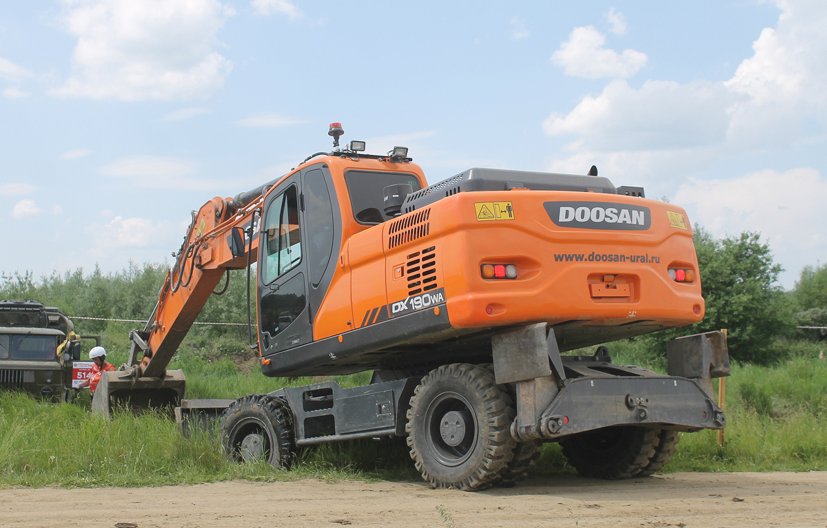 Челябинская область, № 0106 ** 74 — Doosan DX190W; Челябинская область — Спецтехника с нечитаемыми на фото номерами; Челябинская область — Грузовой триал "Уральский рубеж 2024"