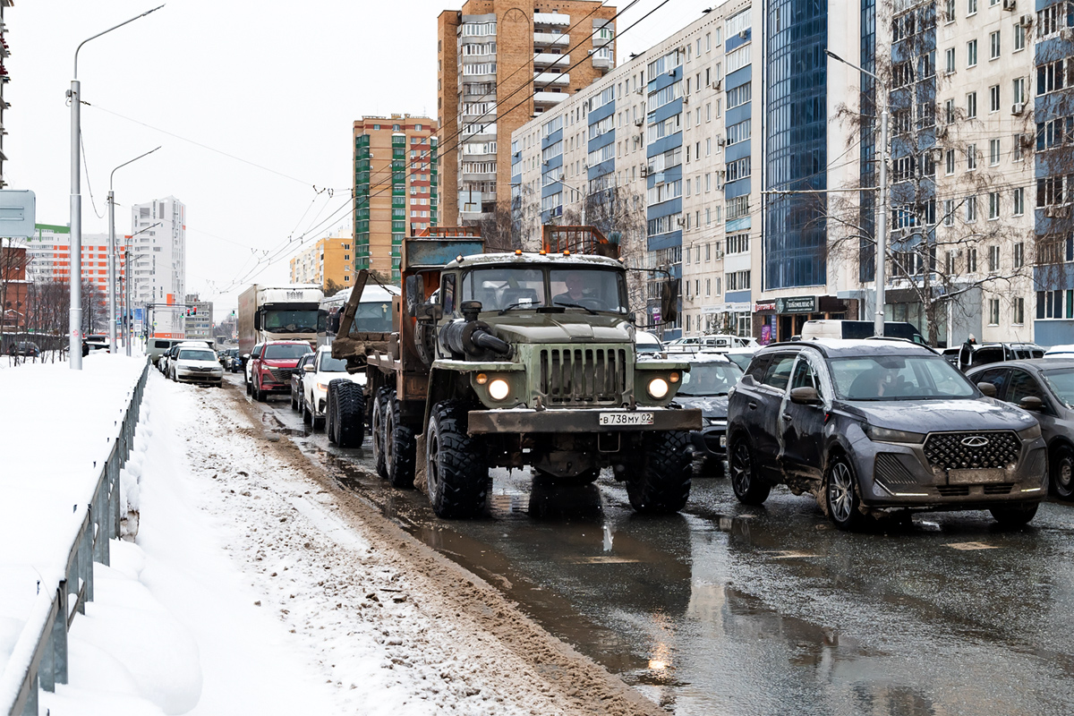 Башкортостан, № В 738 МУ 02 — Урал-43204