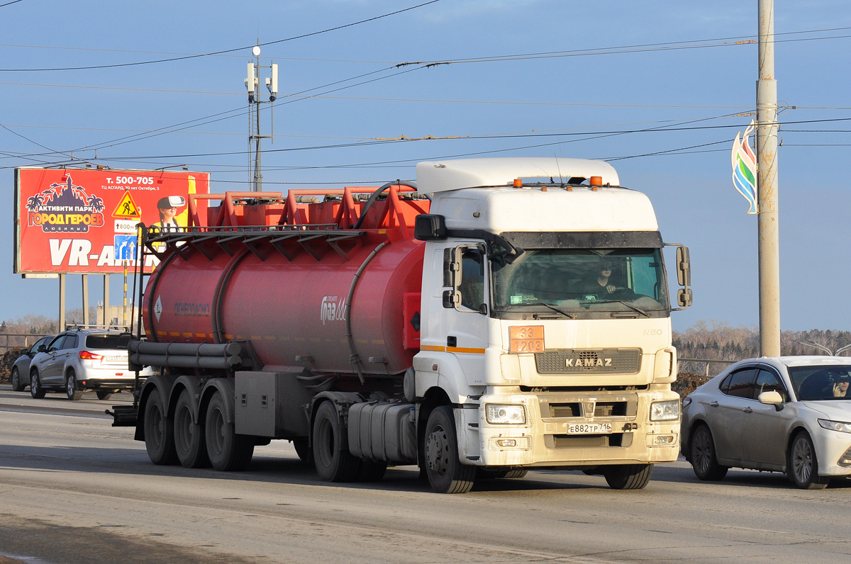 Татарстан, № Е 882 ТР 716 — КамАЗ-5490-S5(87)