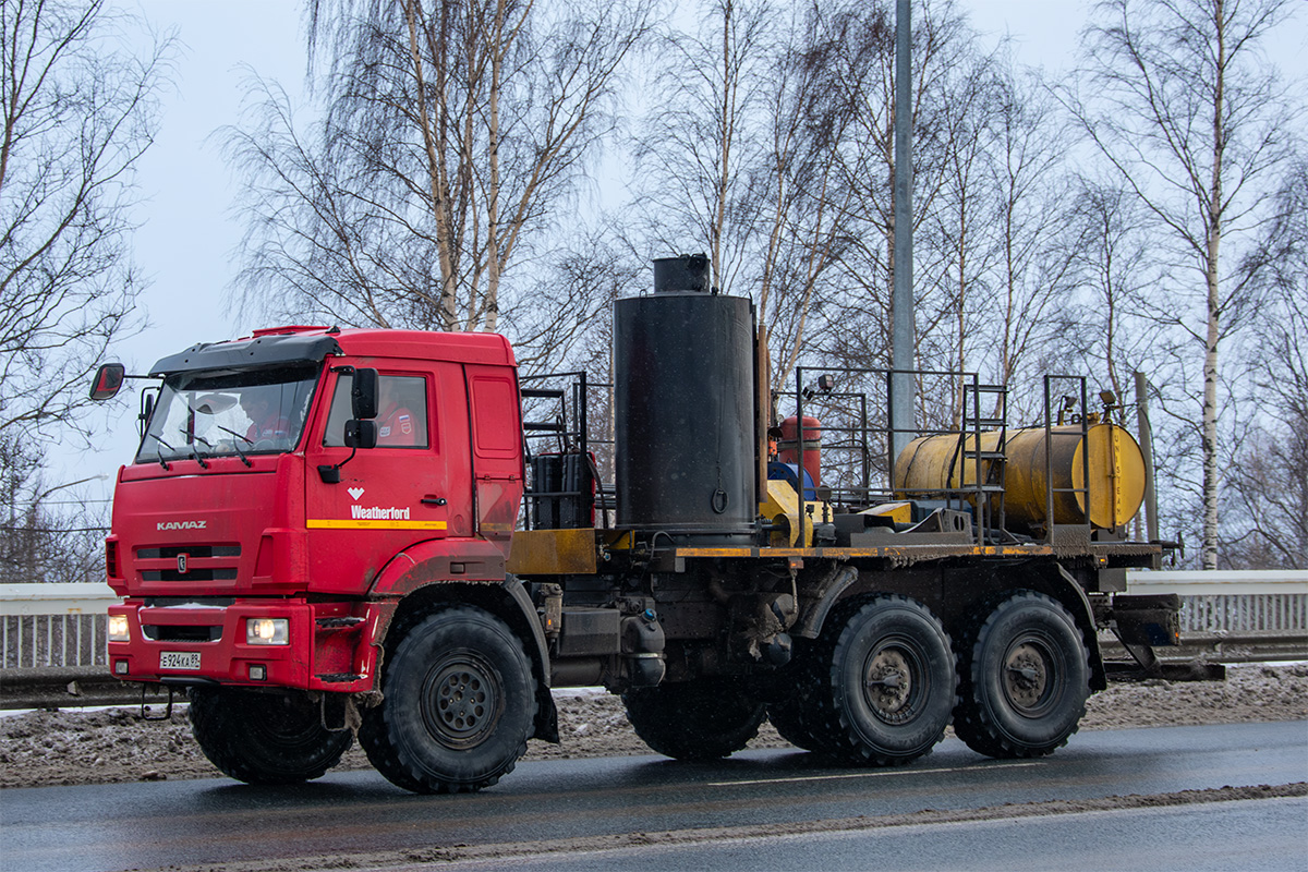 Ханты-Мансийский автоном.округ, № Е 924 КА 89 — КамАЗ-5350-D5(66)
