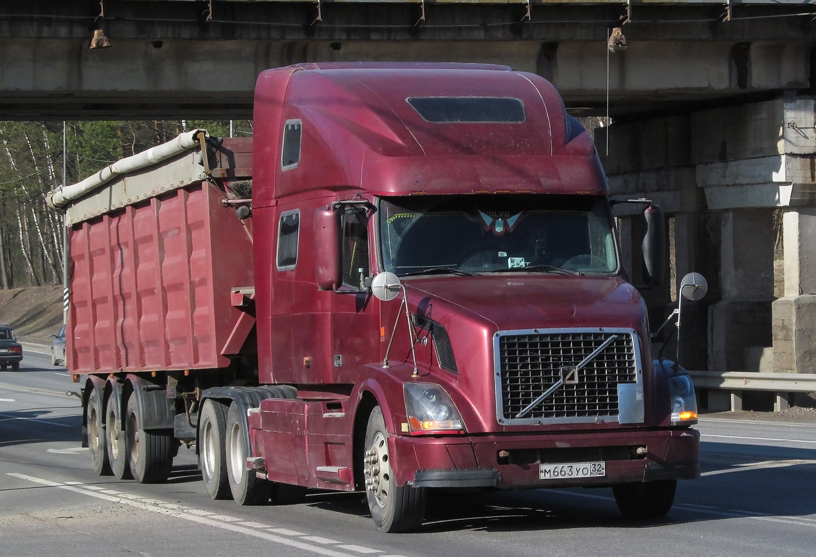 Брянская область, № М 663 УО 32 — Volvo VNL670