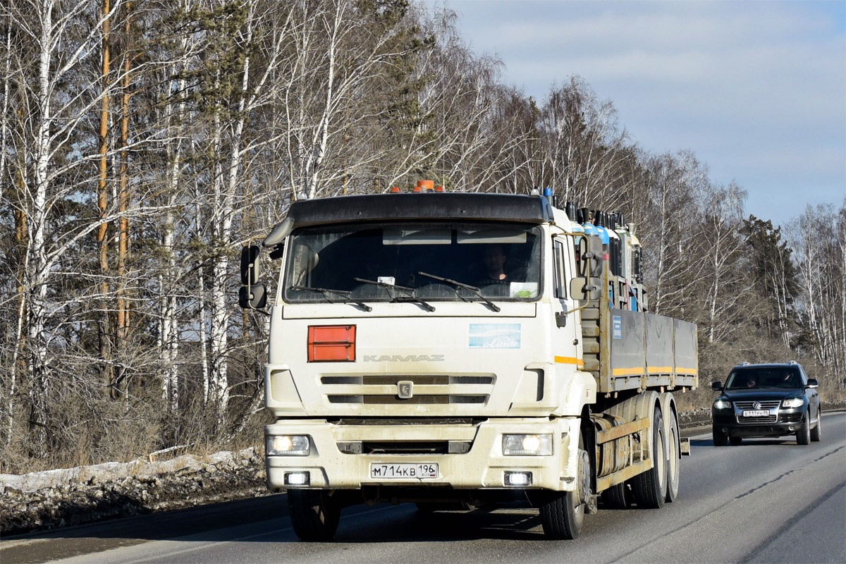 Свердловская область, № М 714 КВ 196 — КамАЗ-65117 (общая модель)