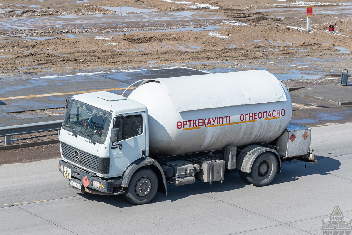 Алматинская область, № 317 AJ 05 — Mercedes-Benz SK 1722