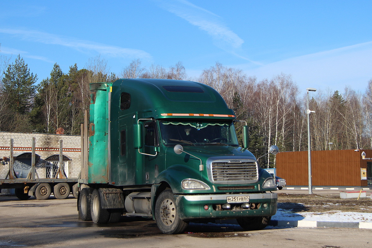 Рязанская область, № М 251 УВ 62 — Freightliner Columbia