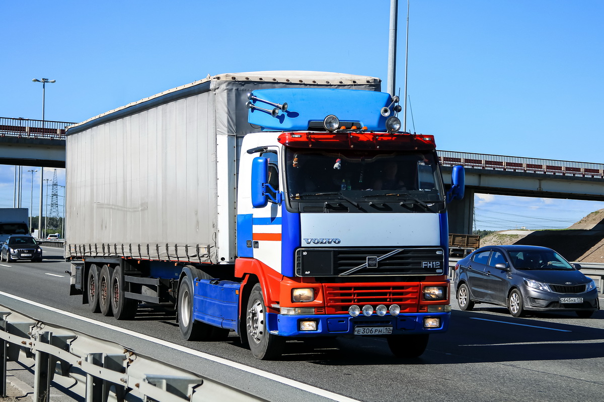 Карелия, № Е 306 РН 10 — Volvo ('1993) FH12.380