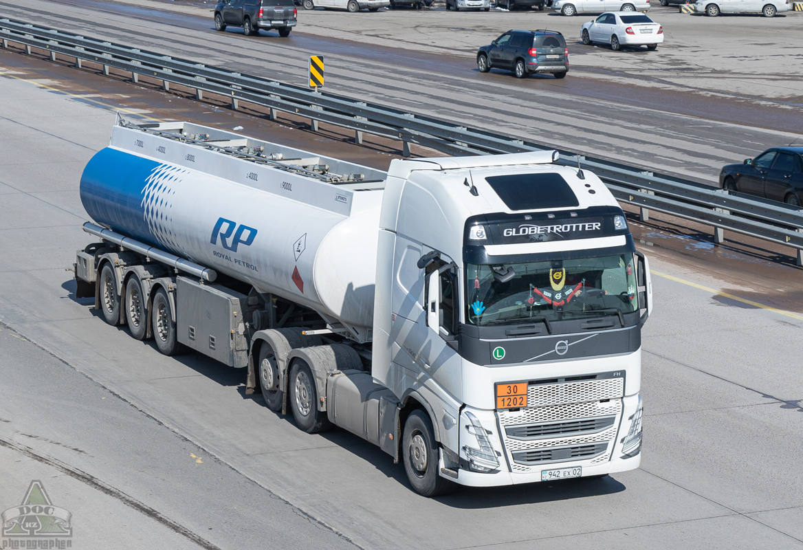Алматы, № 942 EX 02 — Volvo ('2020) FH.500