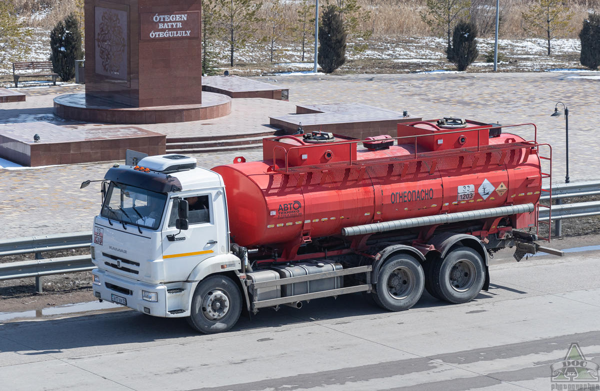 Алматы, № 617 ER 02 — КамАЗ-65115 [XWC]
