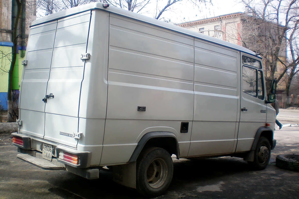 Днепропетровская область, № 490-06 АА — Mercedes-Benz T2 ('1986) 609