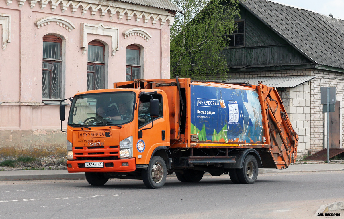 Псковская область, № М 393 ТР 75 — Isuzu NPR75 [Z7X]