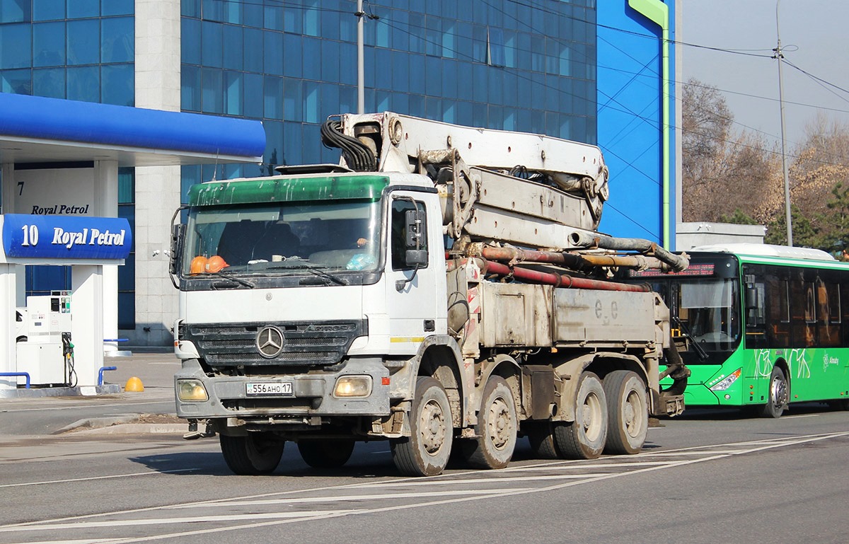 Шымкент, № 556 AHO 17 — Mercedes-Benz Actros ('2003) 4141