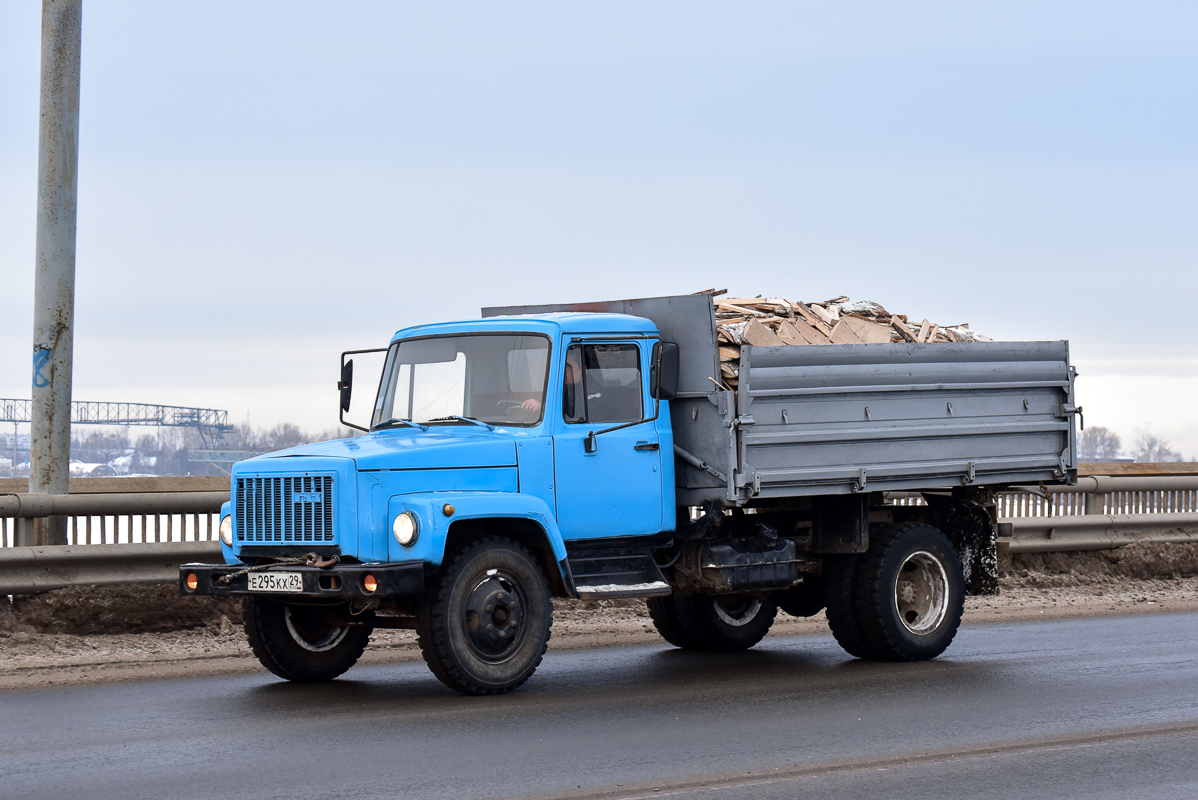 Архангельская область, № Е 295 КХ 29 — ГАЗ-33072