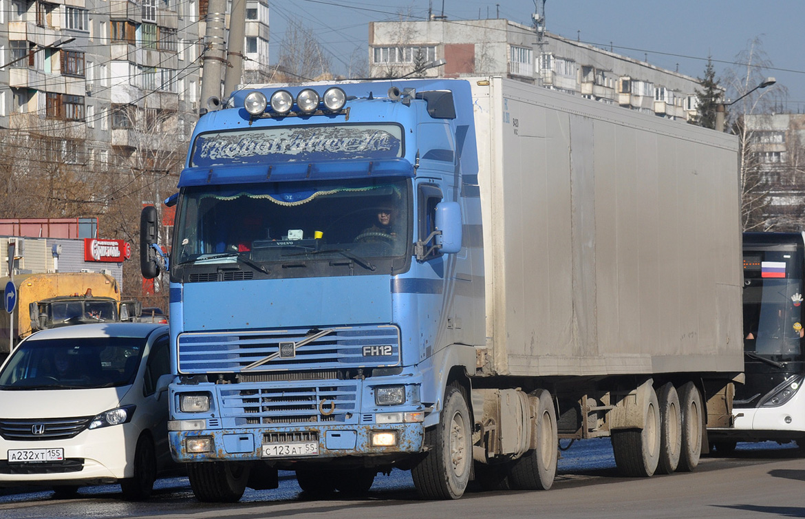 Омская область, № С 123 АТ 55 — Volvo ('1993) FH12.460