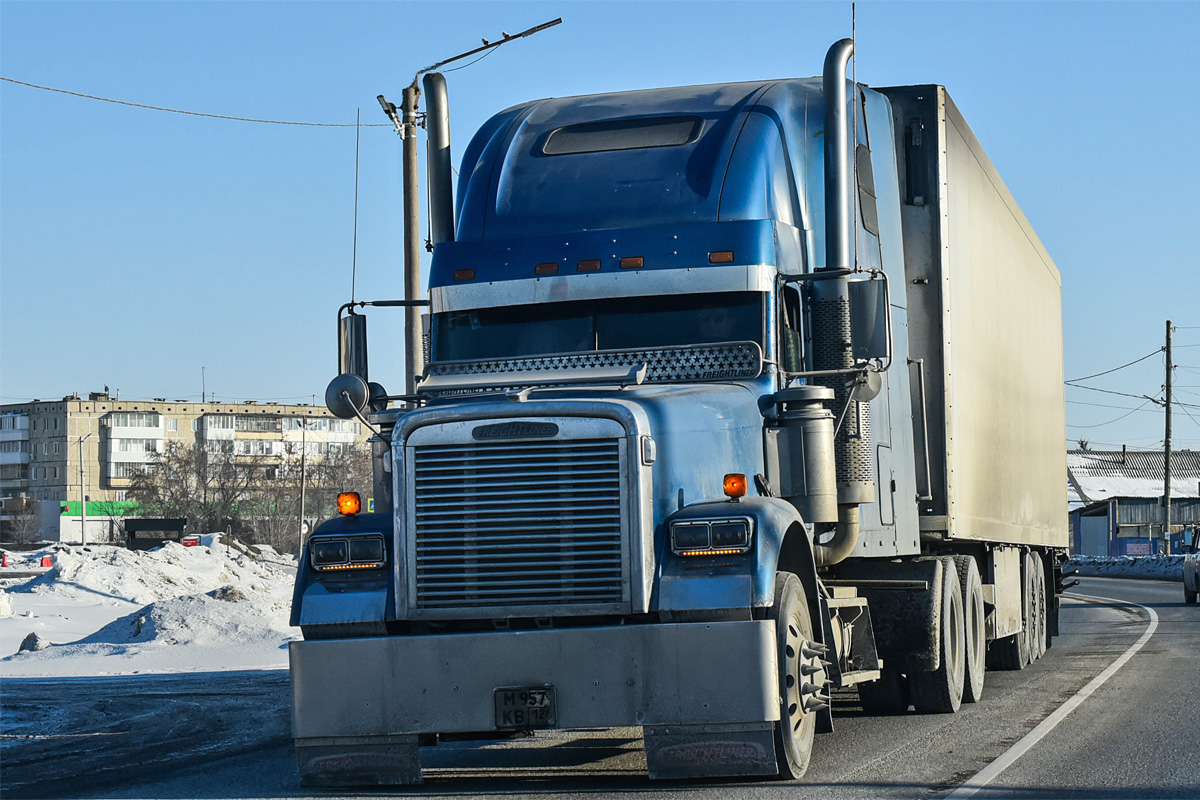 Ставропольский край, № М 957 КВ 126 — Freightliner FLD 120 Classic