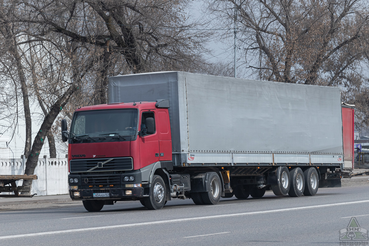 Алматы, № 654 AQV 02 — Volvo ('1993) FH12.380