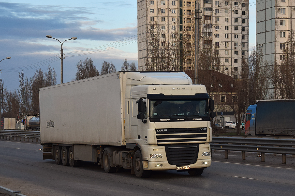 Краснодарский край, № В 828 УР 123 — DAF XF105 FT