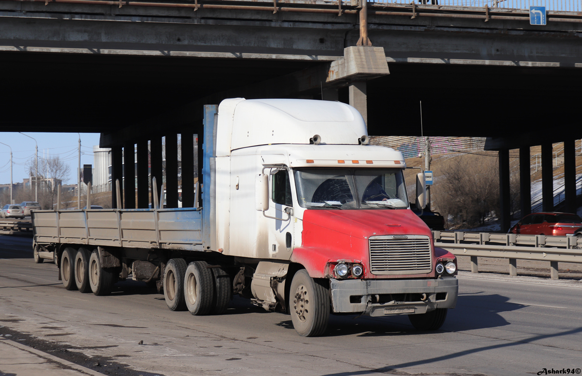 Красноярский край, № М 265 РН 124 — Freightliner Century Class