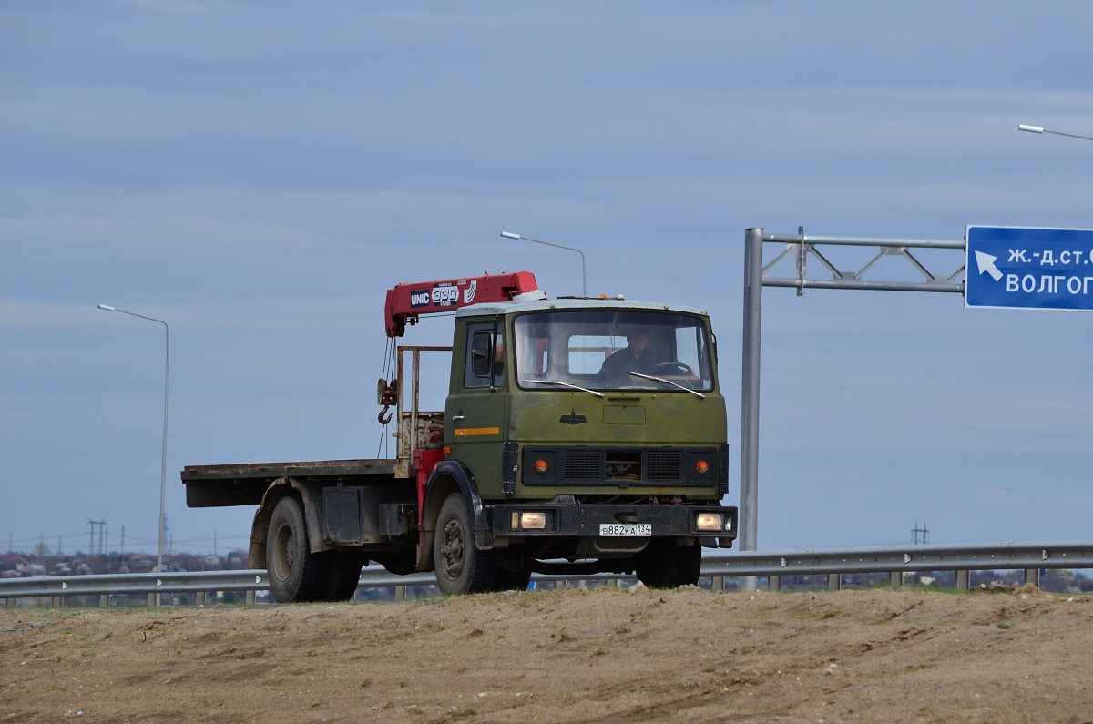 Волгоградская область, № В 882 КА 134 — МАЗ-5337 [533700]