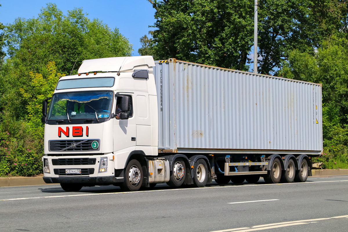 Новгородская область, № С 374 НС 53 — Volvo ('2002) FH12.440