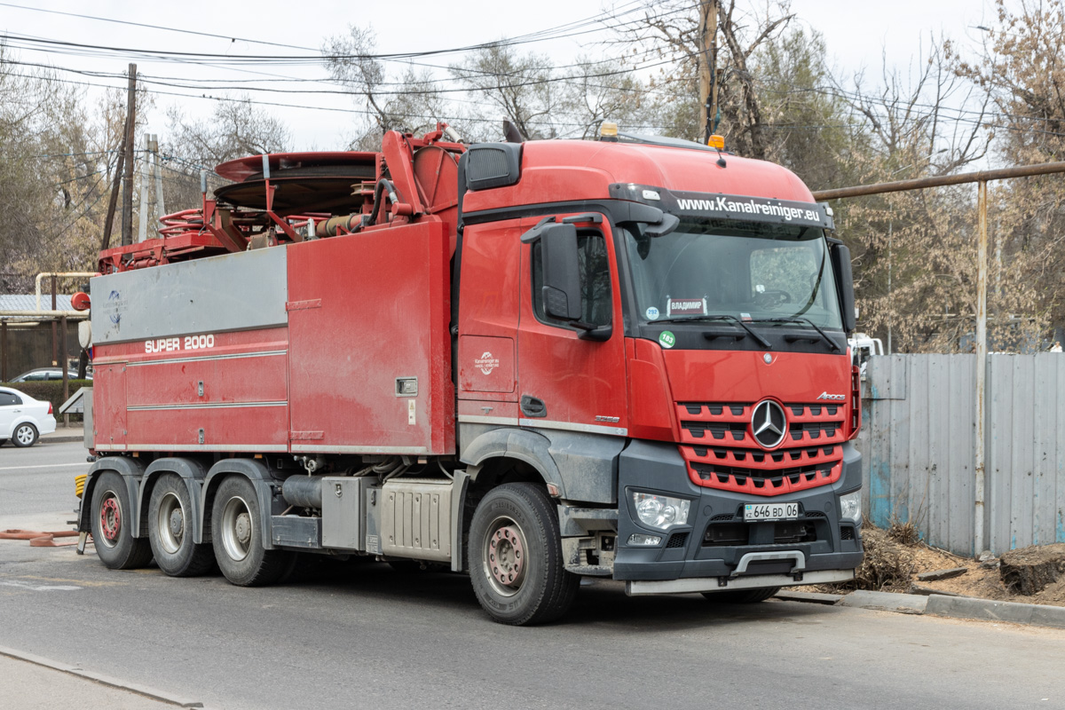 Атырауская область, № 646 BD 06 — Mercedes-Benz Arocs (общ.м)