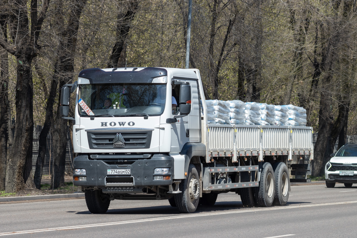 Алматы, № 774 BGM 02 — Sinotruk (общая модель)